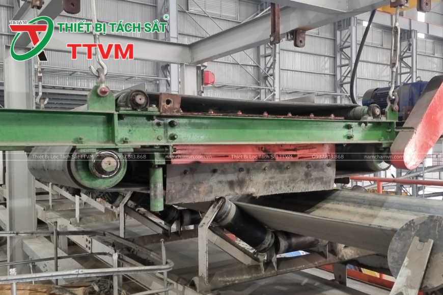 băng tải khử sắt TTVM trong công nghiệp