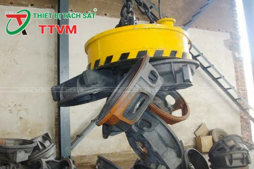nam châm cẩu sắt thép
