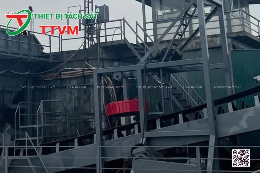 nam châm hoạt động ngoài trời