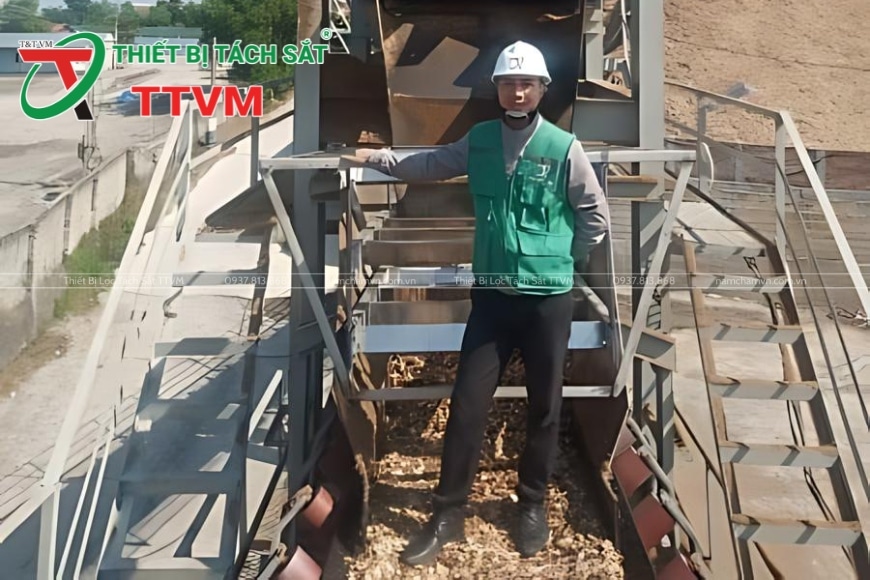 giao khung nam châm lưới TTVM