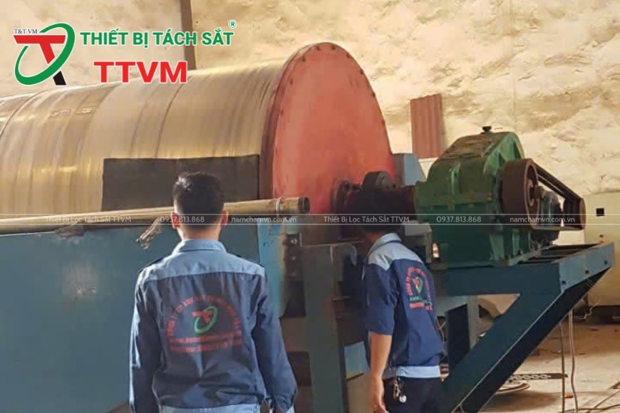máy tuyển từ ở mỏ khai khoáng