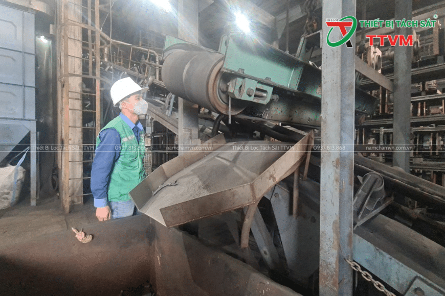 Băng tải từ - sản phẩm ứng dụng cơ chế hút sắt của nam châm